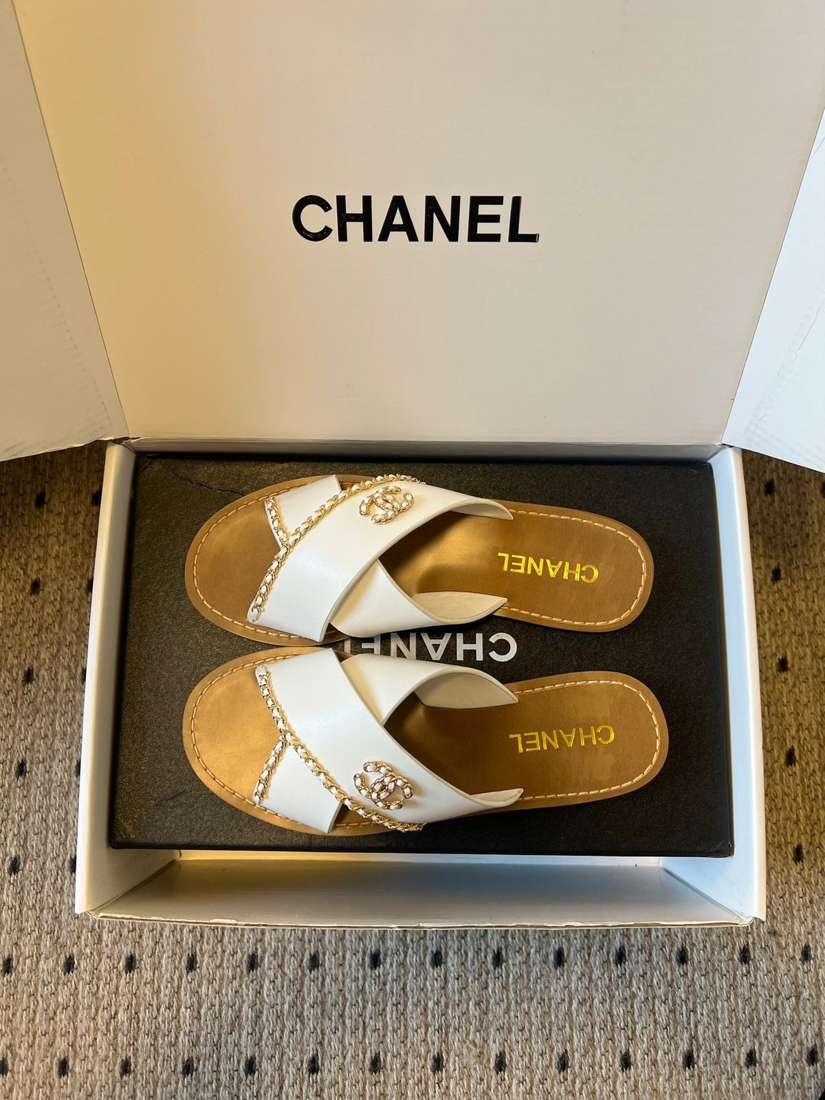 CC 26s Flat Sandals White Brown Cowhide 627195