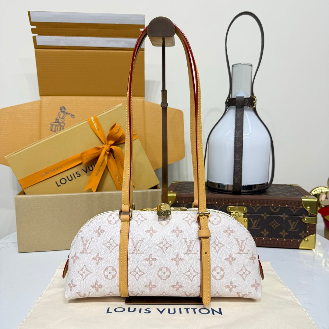 Louis Vuitton Squire East West Monogram White M2A457