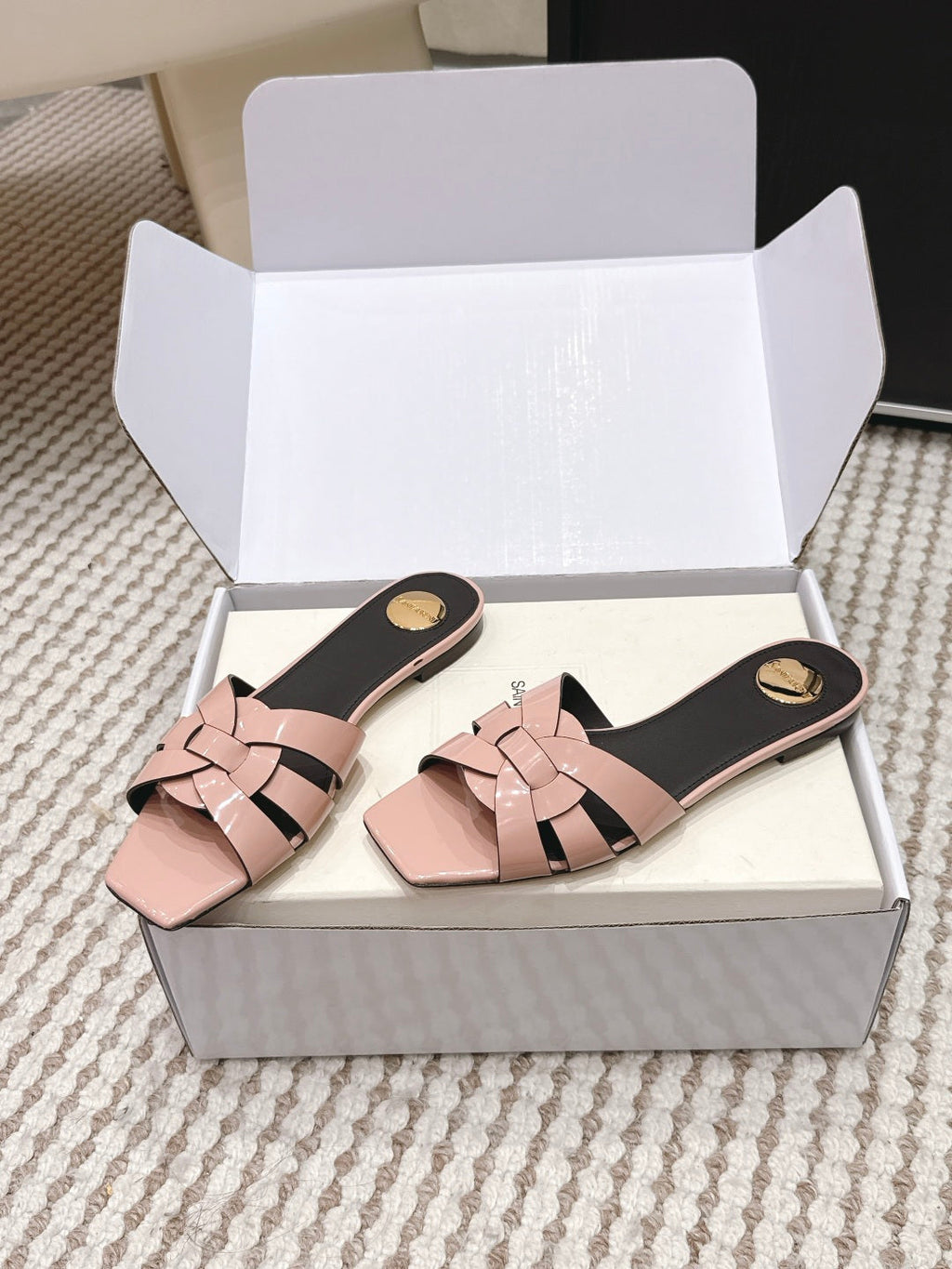 YSL 26ss  Flat Slippers Patent Leather