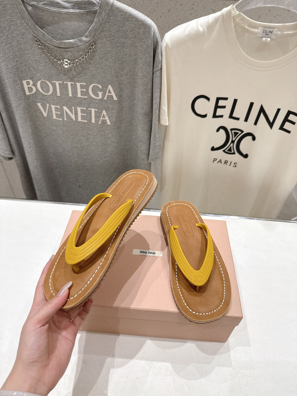 Miumiu 26ss Thong Sandals Cowhide 713100