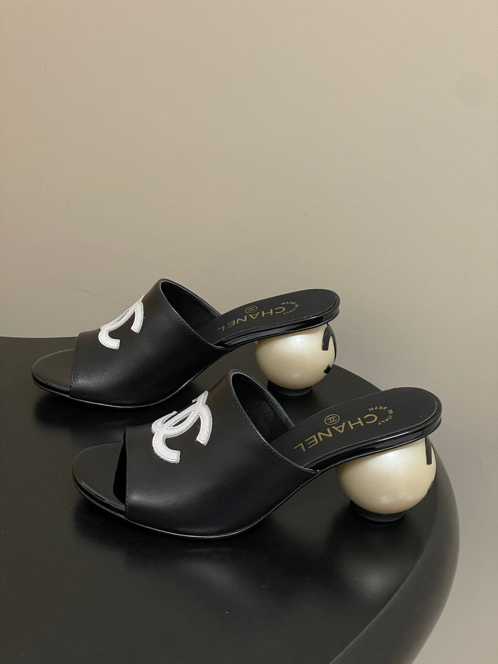CC 2026 Pearl Flat Sandals 70 Sheepskin Double C Logo
