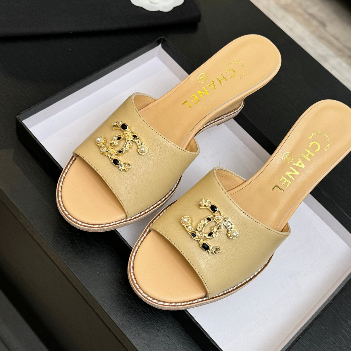 CC 2026 Wedge Sandals 65 Beige Lambskin Gold Black Logo 667765