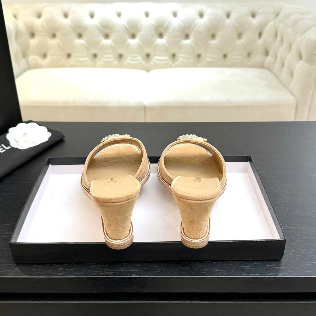 CC 2026 Wedge Sandals 65 Beige Suede 667767