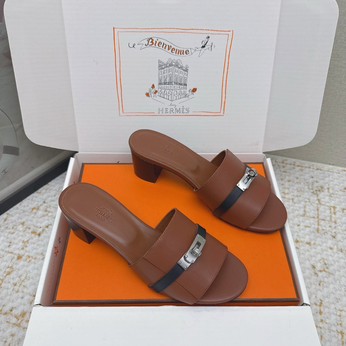 HM 26ss Oasis Sandals 50 Brown Black Sheepskin Sliver Buckle 625173