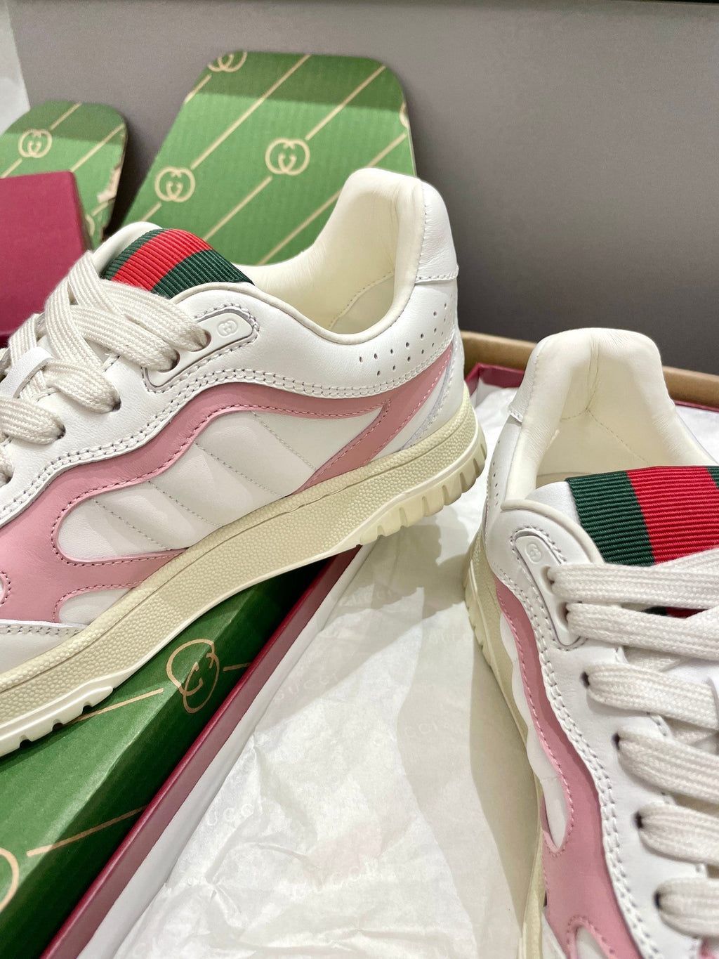 GG 26 Sneaker White Pink Red Green Cowhide 632871