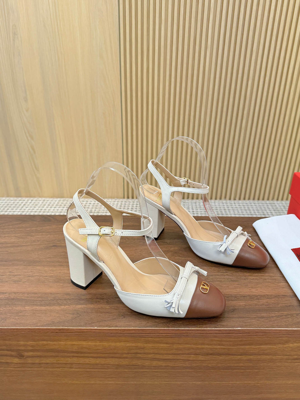 Valentino Garavani Valet Du Roi 80mm Sandal Calfskin 863320