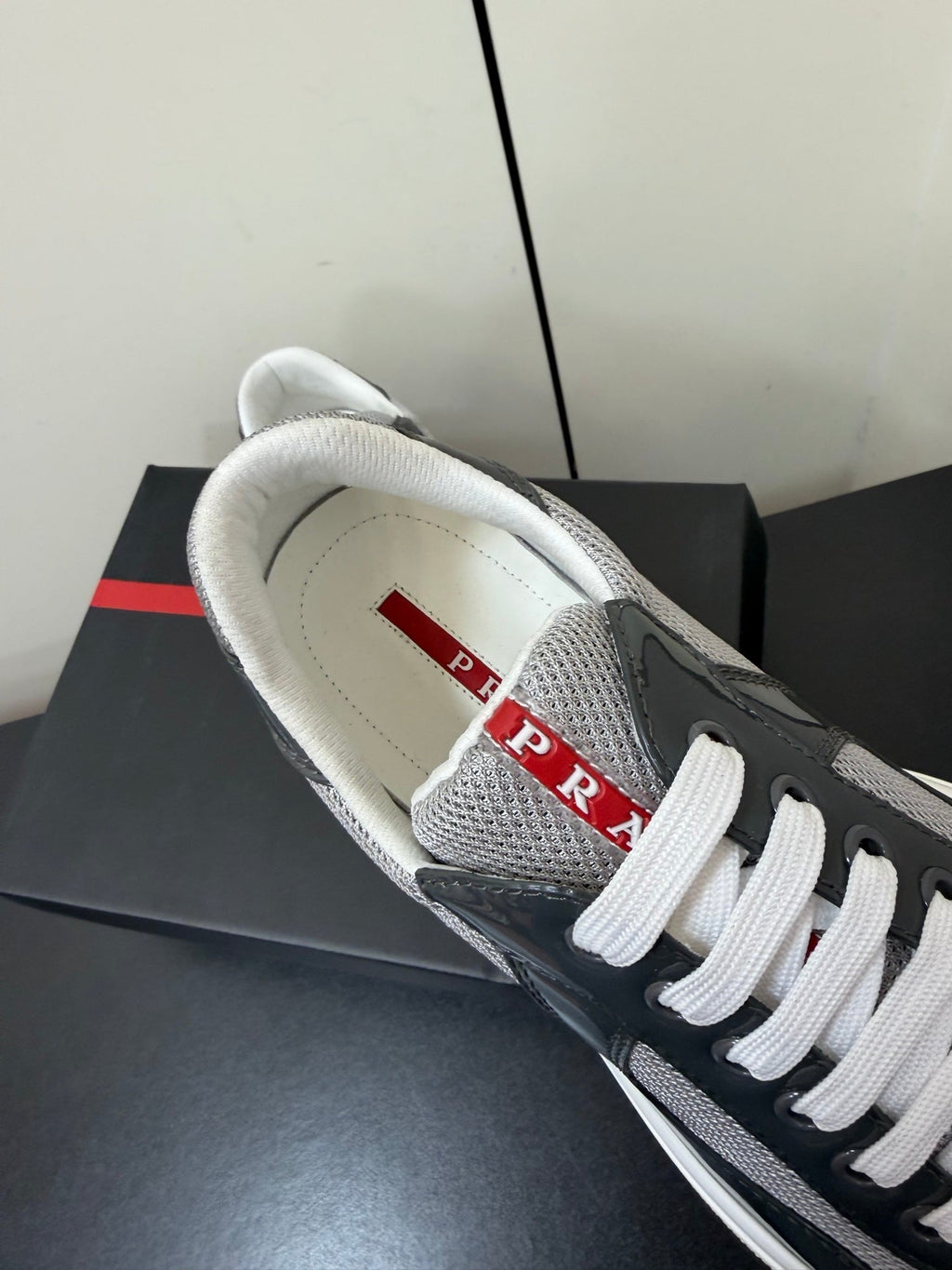 PRA 26S Casual Sneakers Gray Patent Leather 618928