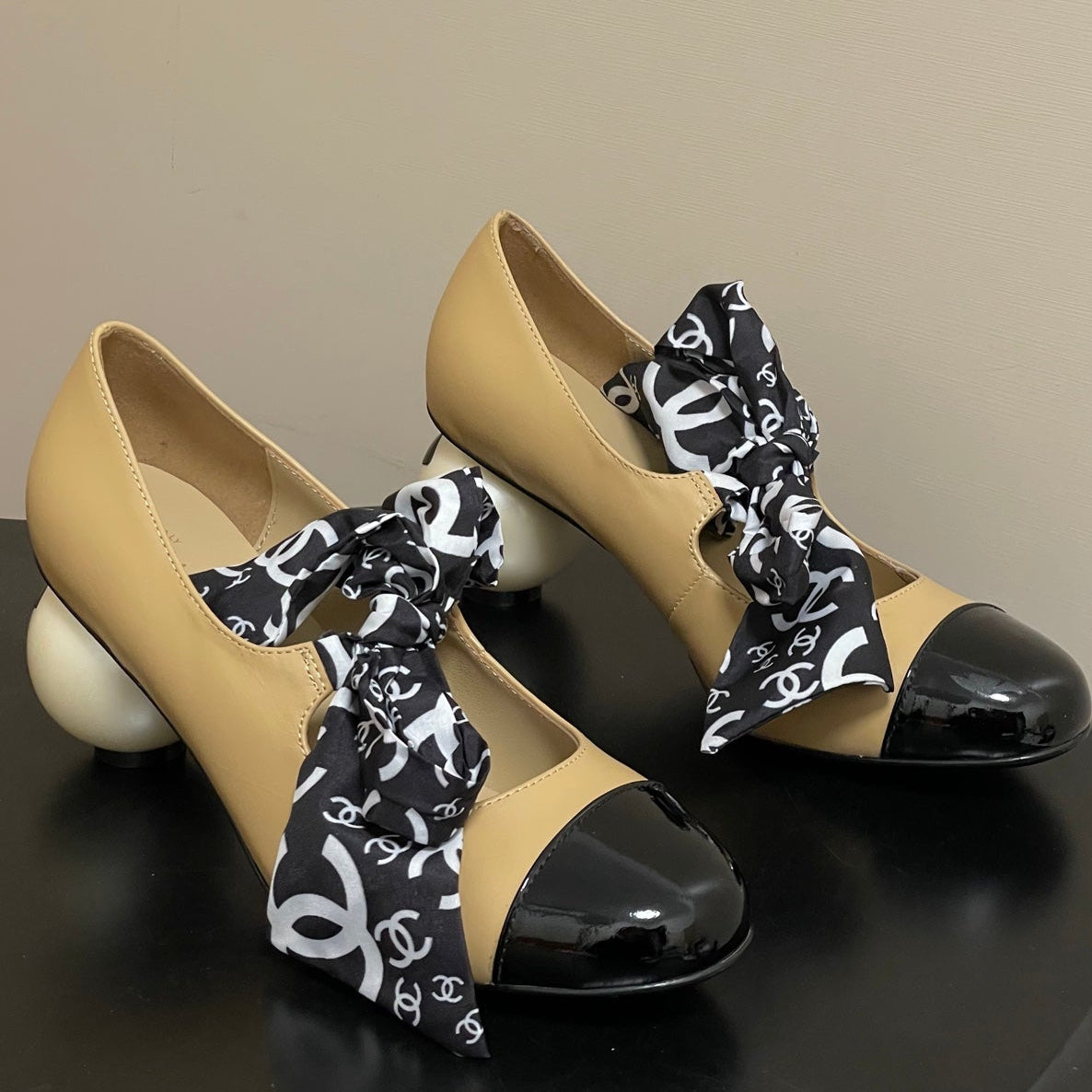 CC 26  Double C Pearl Heel Pump With Silk Ribbon Beige Sheepskin 593156