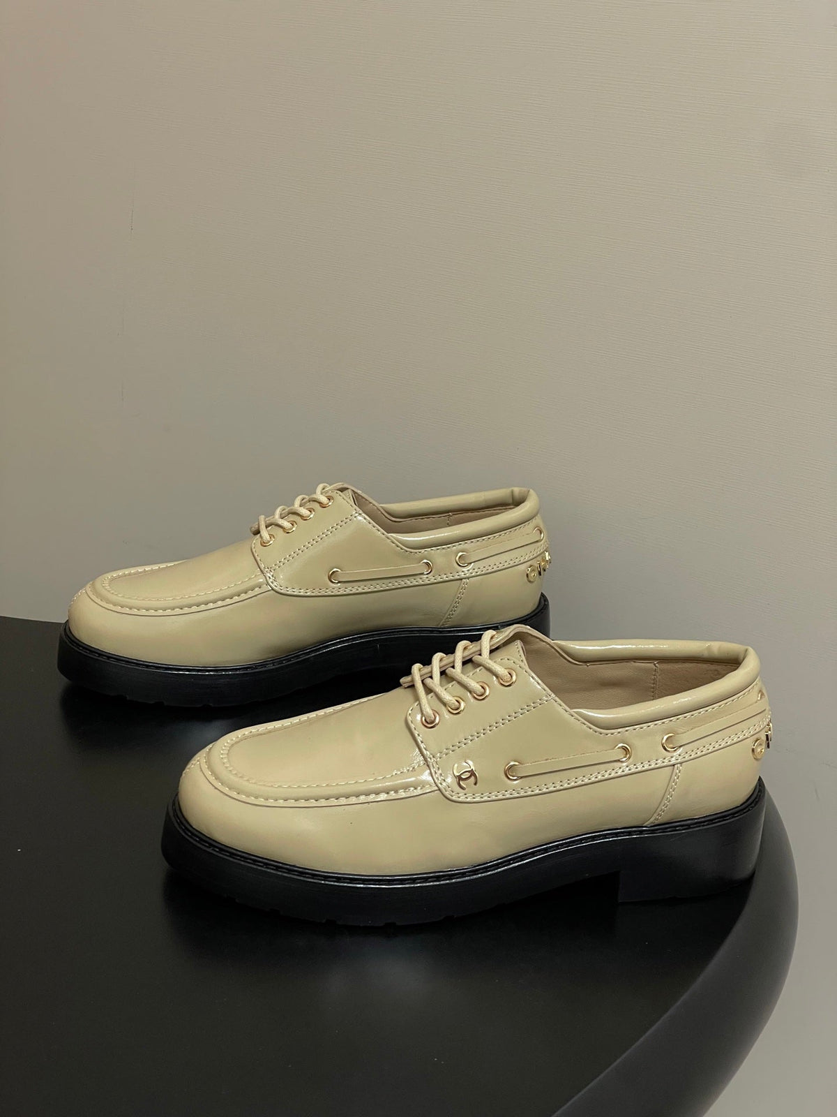 CC 26 Lace-Up Loafer Beige Sheepskin 594247
