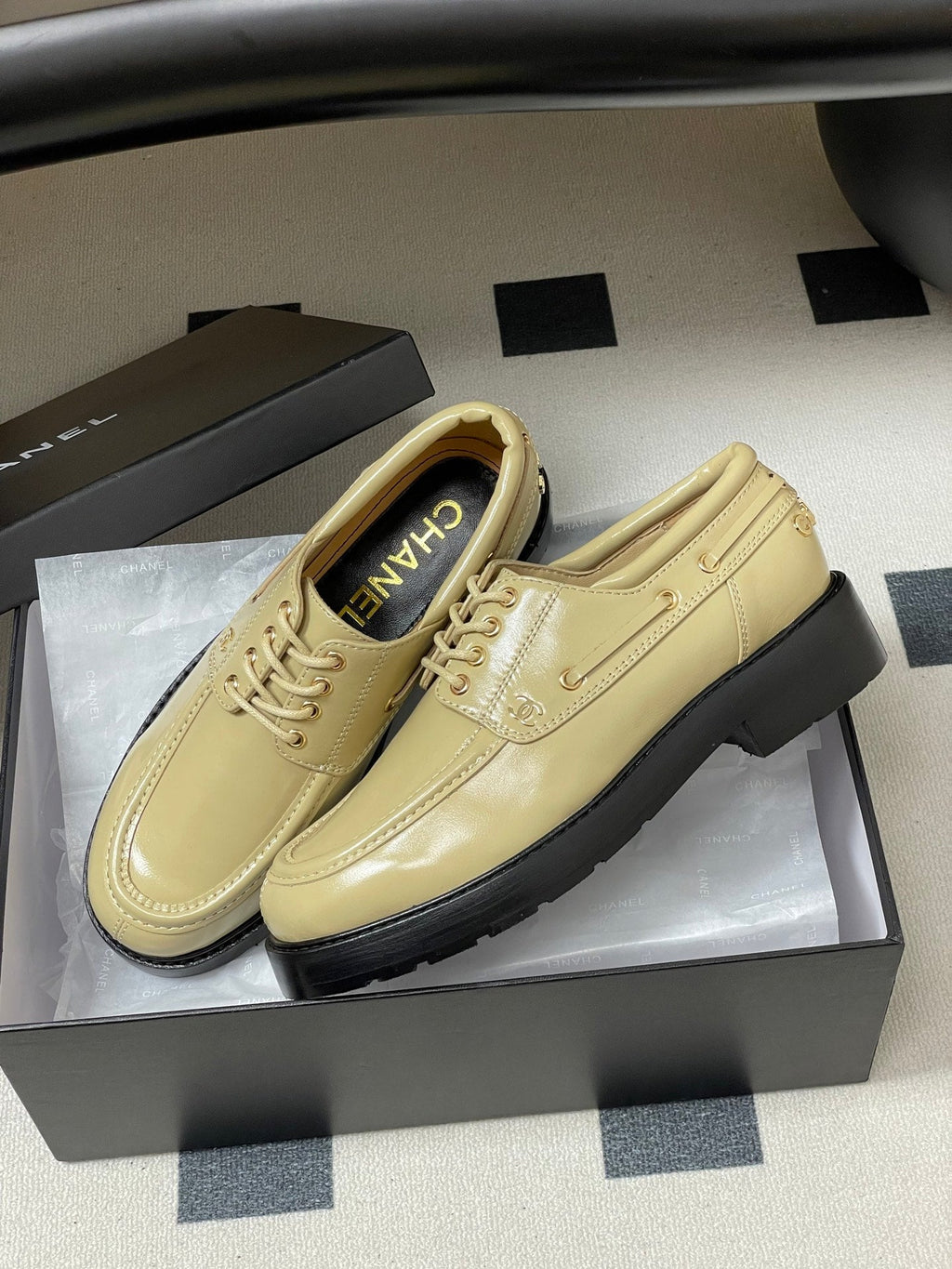CC 26 Lace-Up Loafer Beige Sheepskin 594247