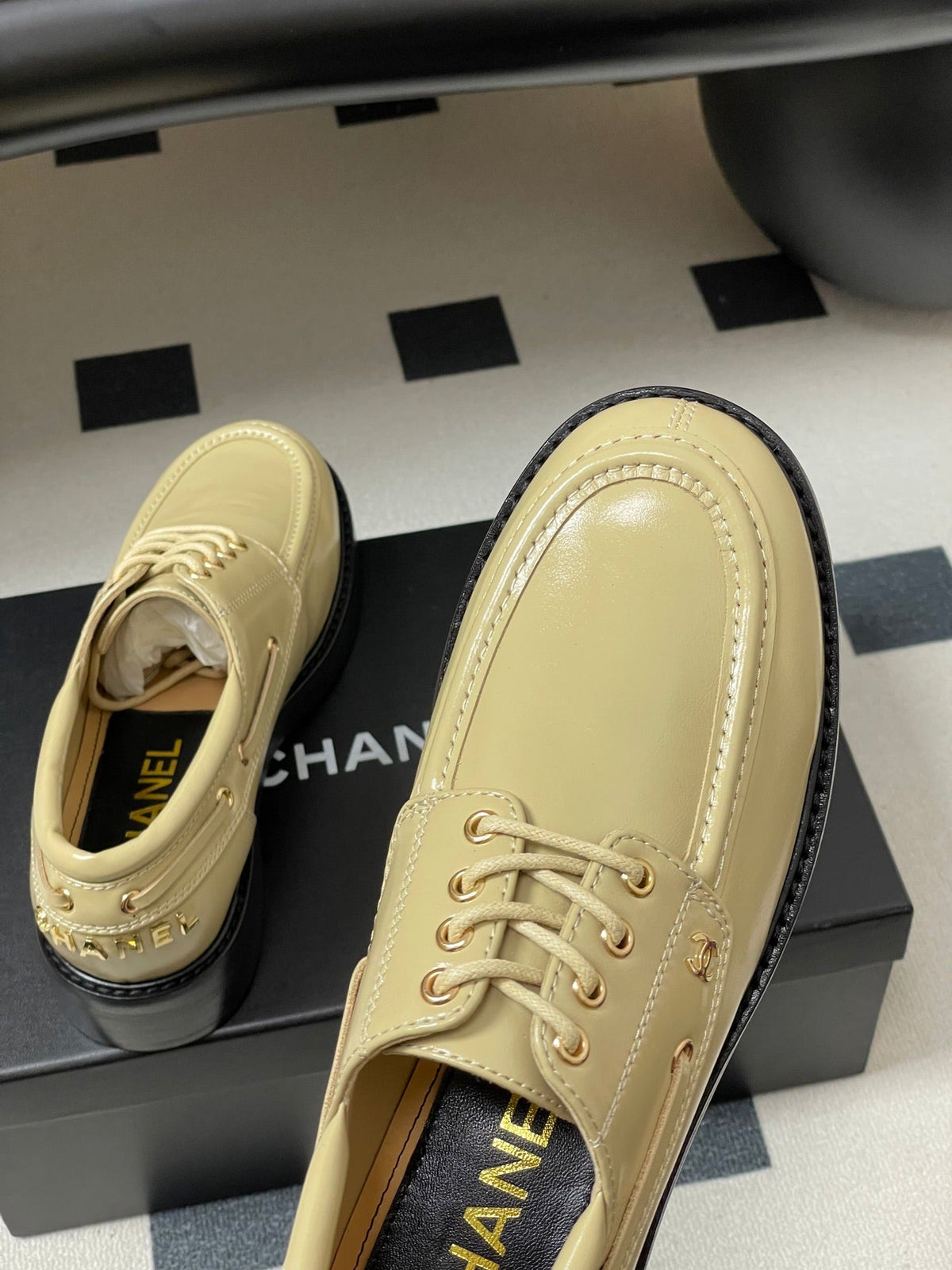 CC 26 Lace-Up Loafer Beige Sheepskin 594247