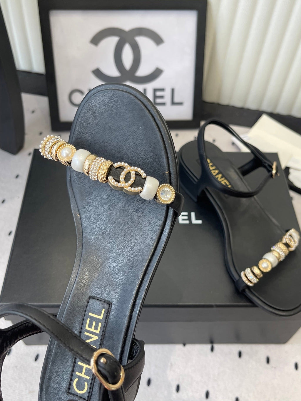 CC 26s Sandals 35 Black Sheepskin Pearls 650100