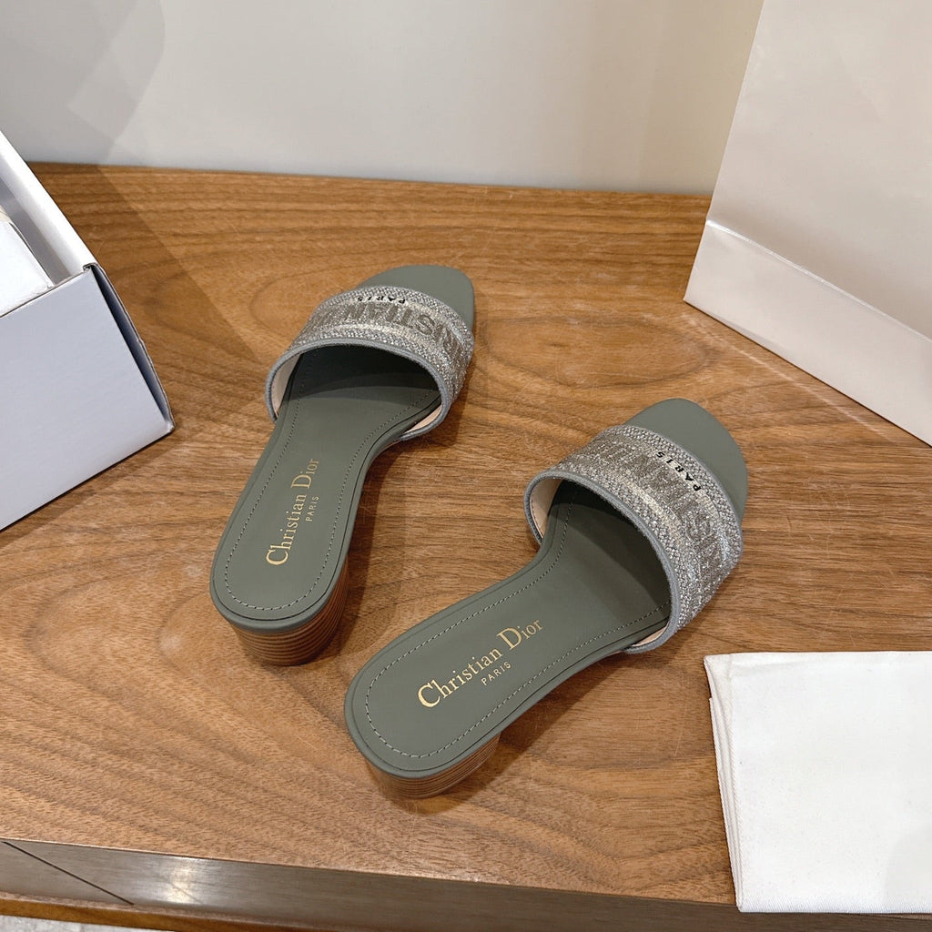 CD 26s Embroidered Sandals Olive Green Leather 685608