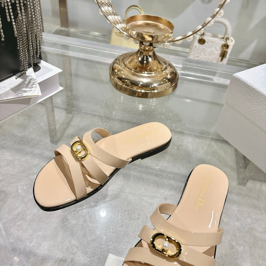 CD 26 Flat Sandals Beige Patent Leather 592263