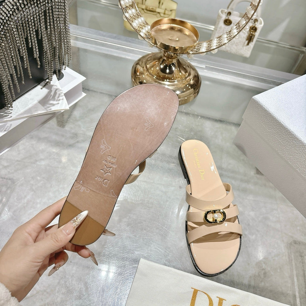 CD 26 Flat Sandals Beige Patent Leather 592263